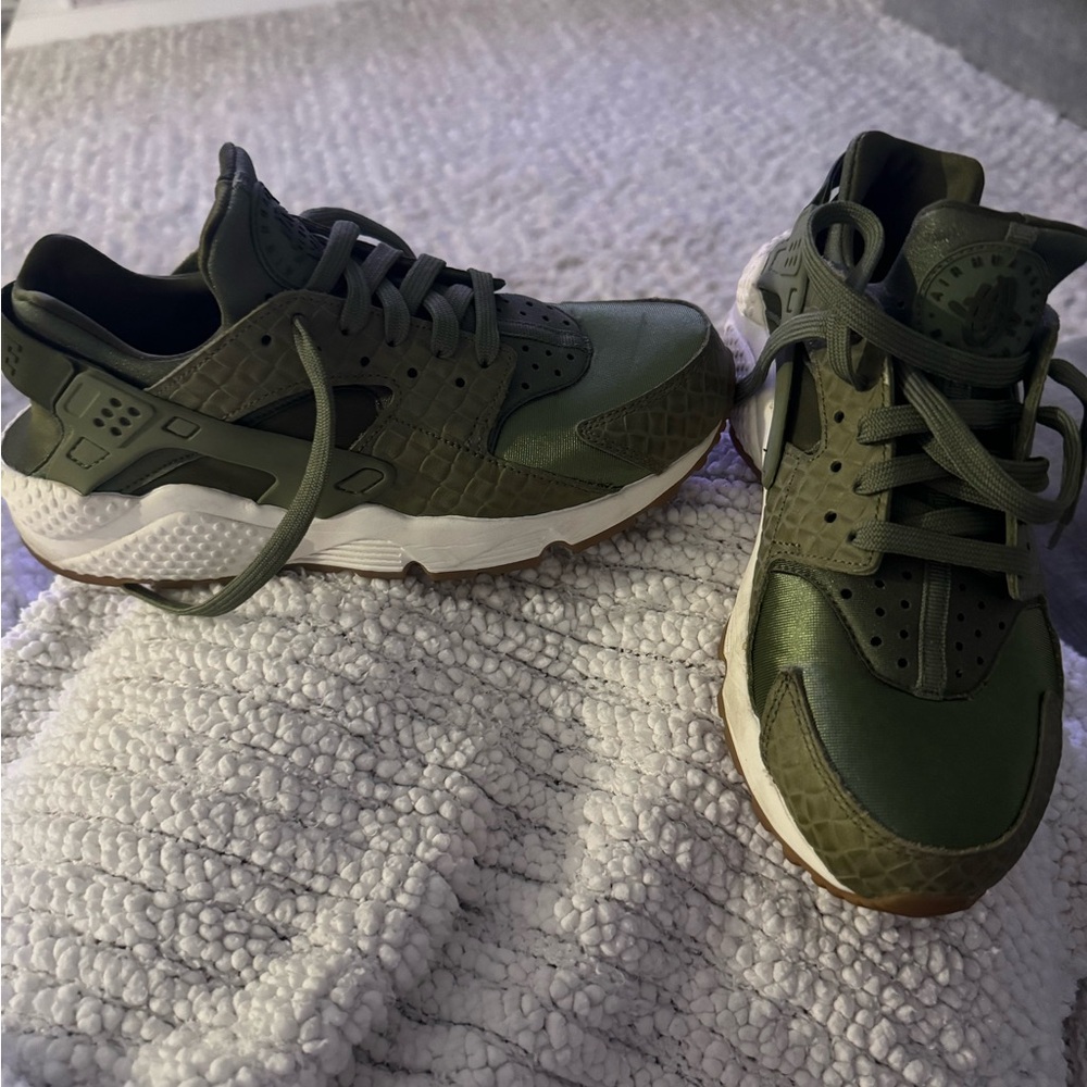 Nike Huarache Women’s size 8.5